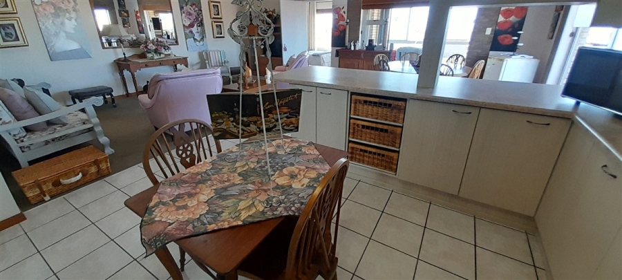 5 Bedroom Property for Sale in Wavecrest Eastern Cape